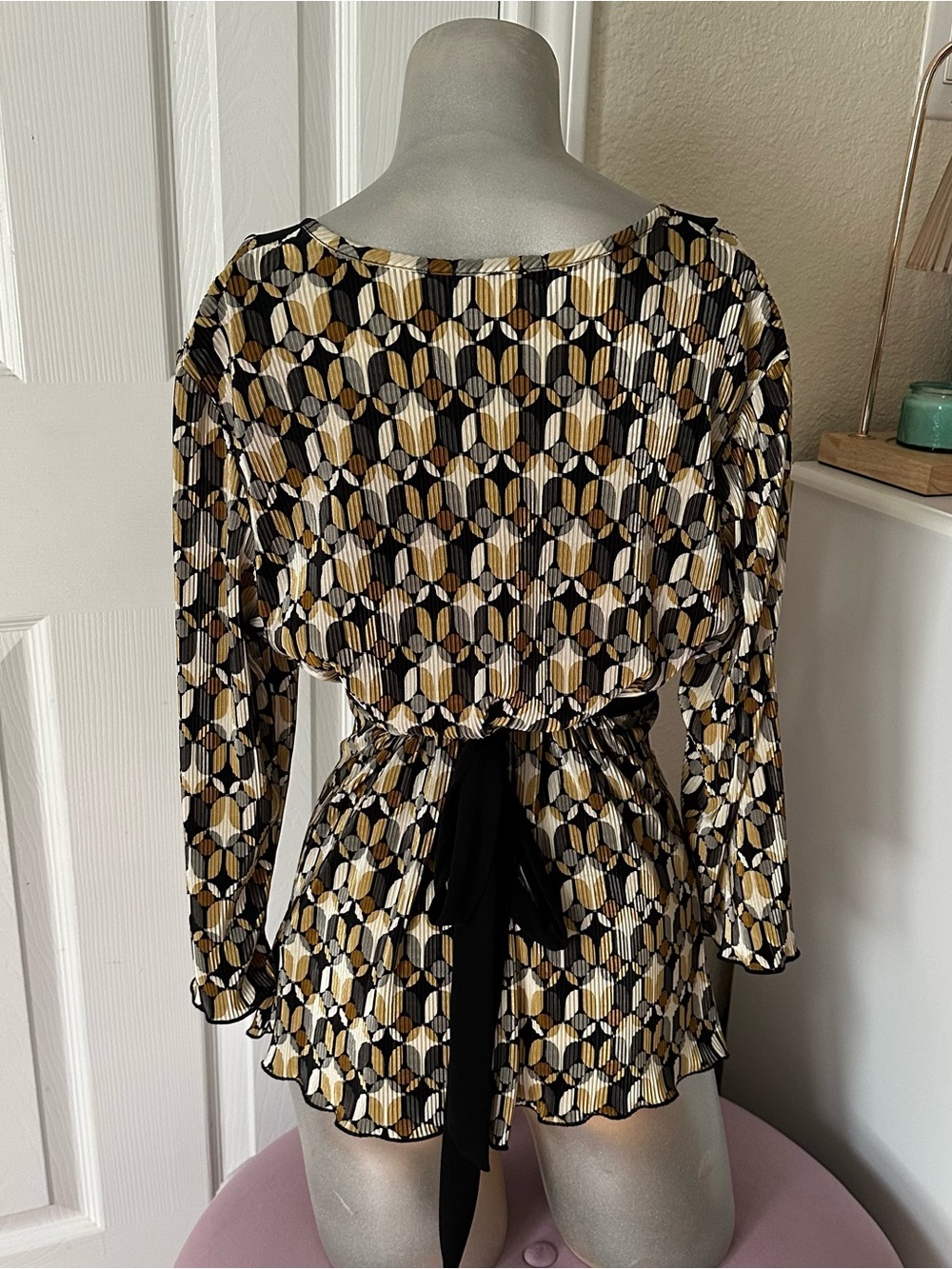 Dressbarn Y2K Black & Tan Boho Pattern Tie-Back Long-Sleeve Top - Picture 3 of 8